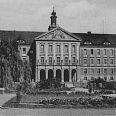 Miniatura zdjęcia "Przed sądem".